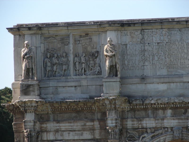 2008/03(March)/AroundTheWorld/Rome/800x600_marble relief and statues on Arch of Constantine.jpg